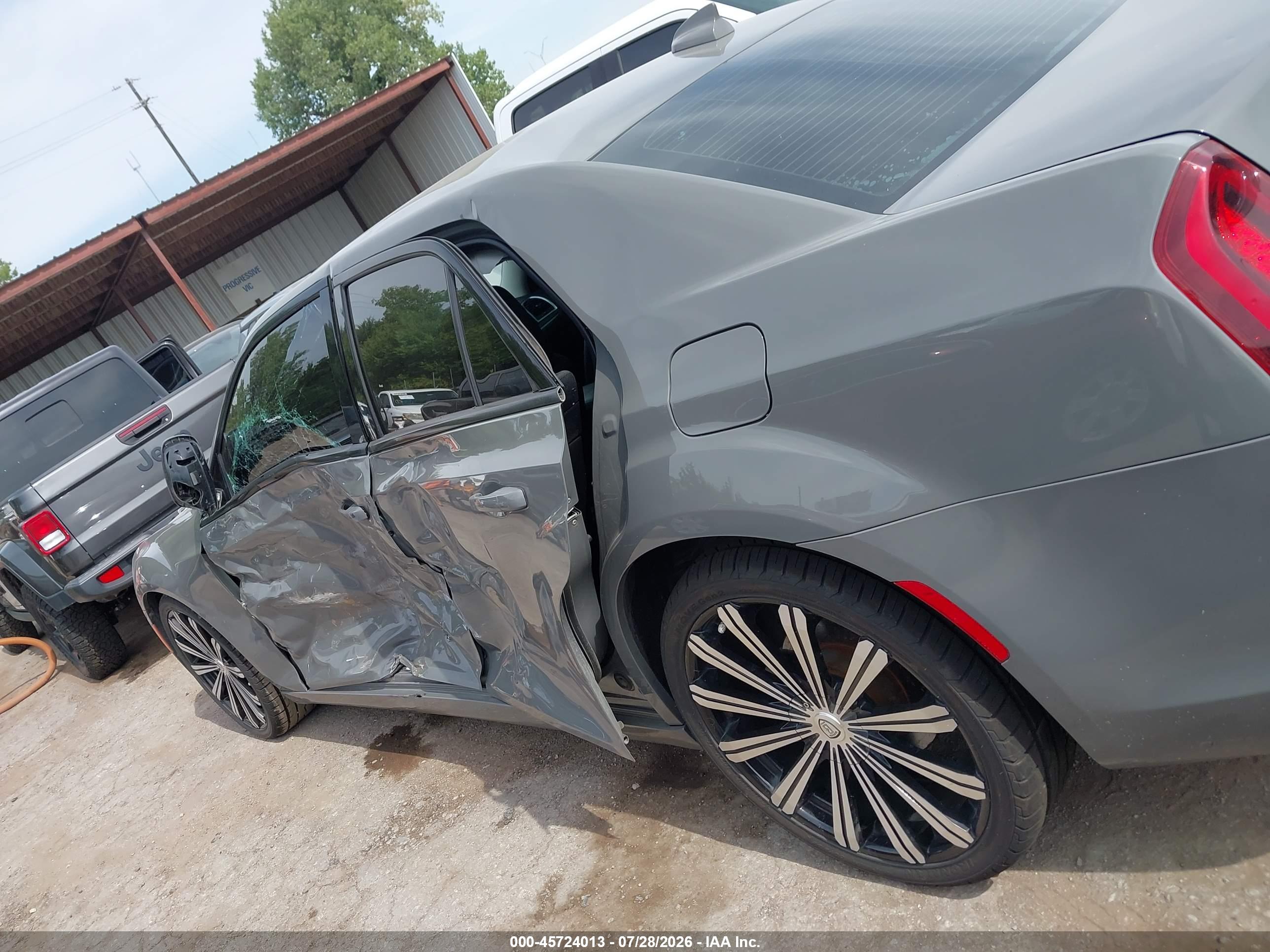 2017 CHRYSLER 300 LIMITED