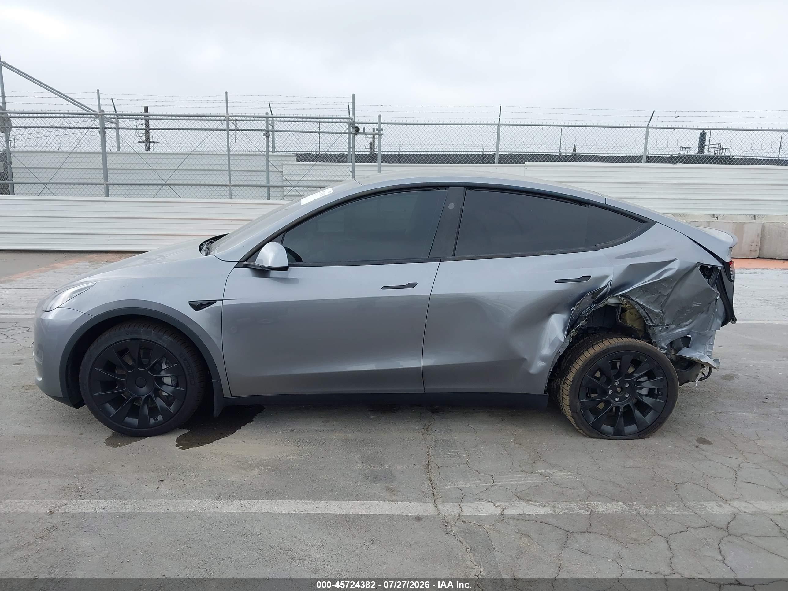 2025 TESLA MODEL Y