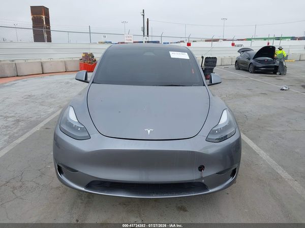 2025 TESLA MODEL Y