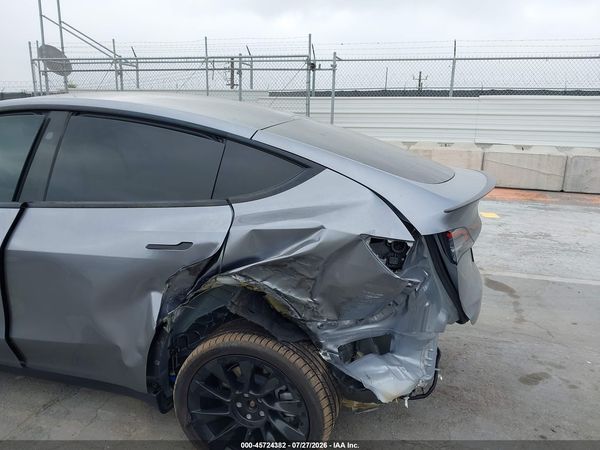 2025 TESLA MODEL Y
