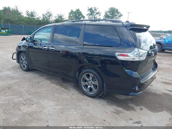 2019 TOYOTA SIENNA SE — I3