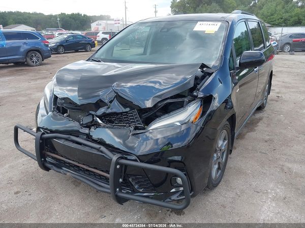 2019 TOYOTA SIENNA SE — I6