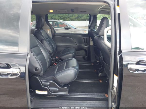 2019 TOYOTA SIENNA SE — I8