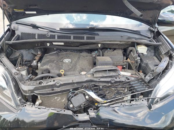 2019 TOYOTA SIENNA SE — I10