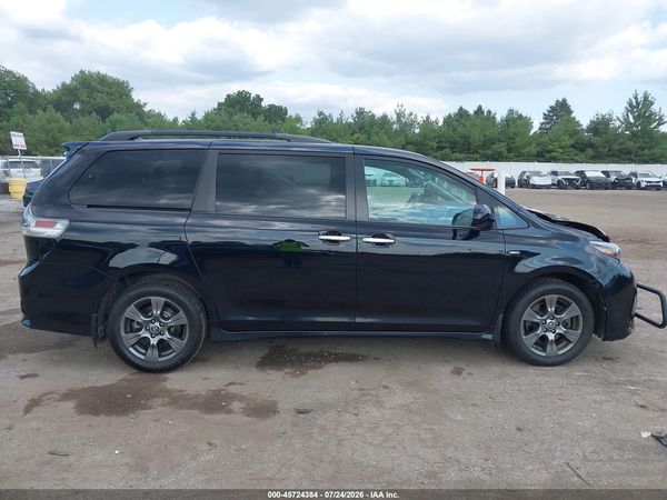 2019 TOYOTA SIENNA SE — I116
