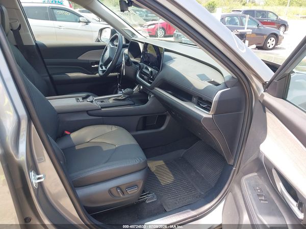 2025 TOYOTA GRAND HIGHLANDER PLATINUM
