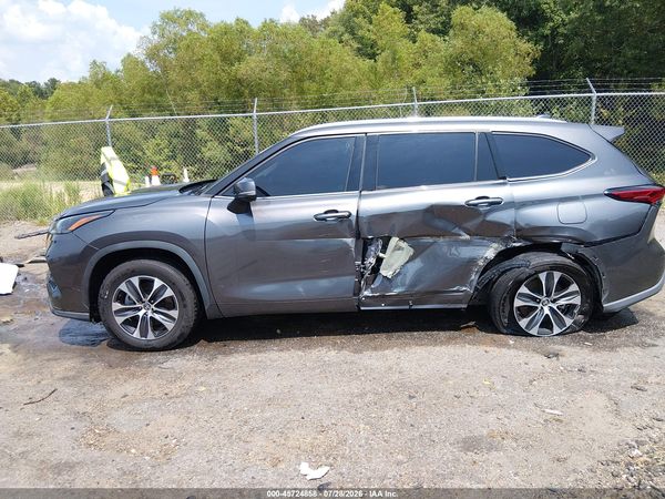 2022 TOYOTA HIGHLANDER HYBRID XLE