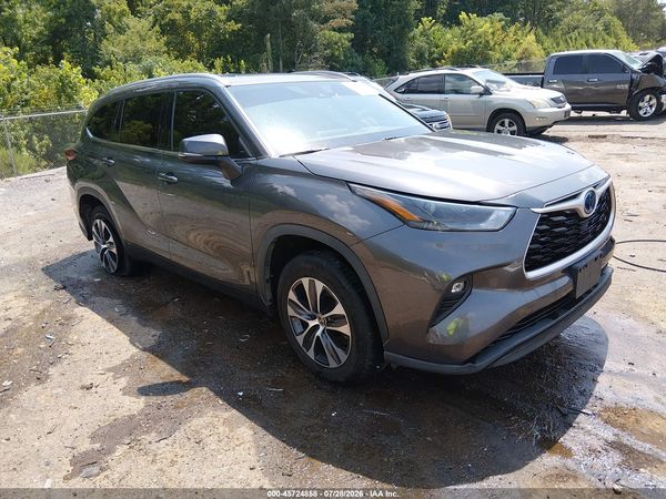 2022 TOYOTA HIGHLANDER HYBRID XLE
