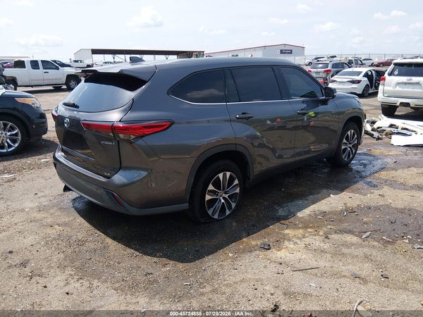 2022 TOYOTA HIGHLANDER HYBRID XLE