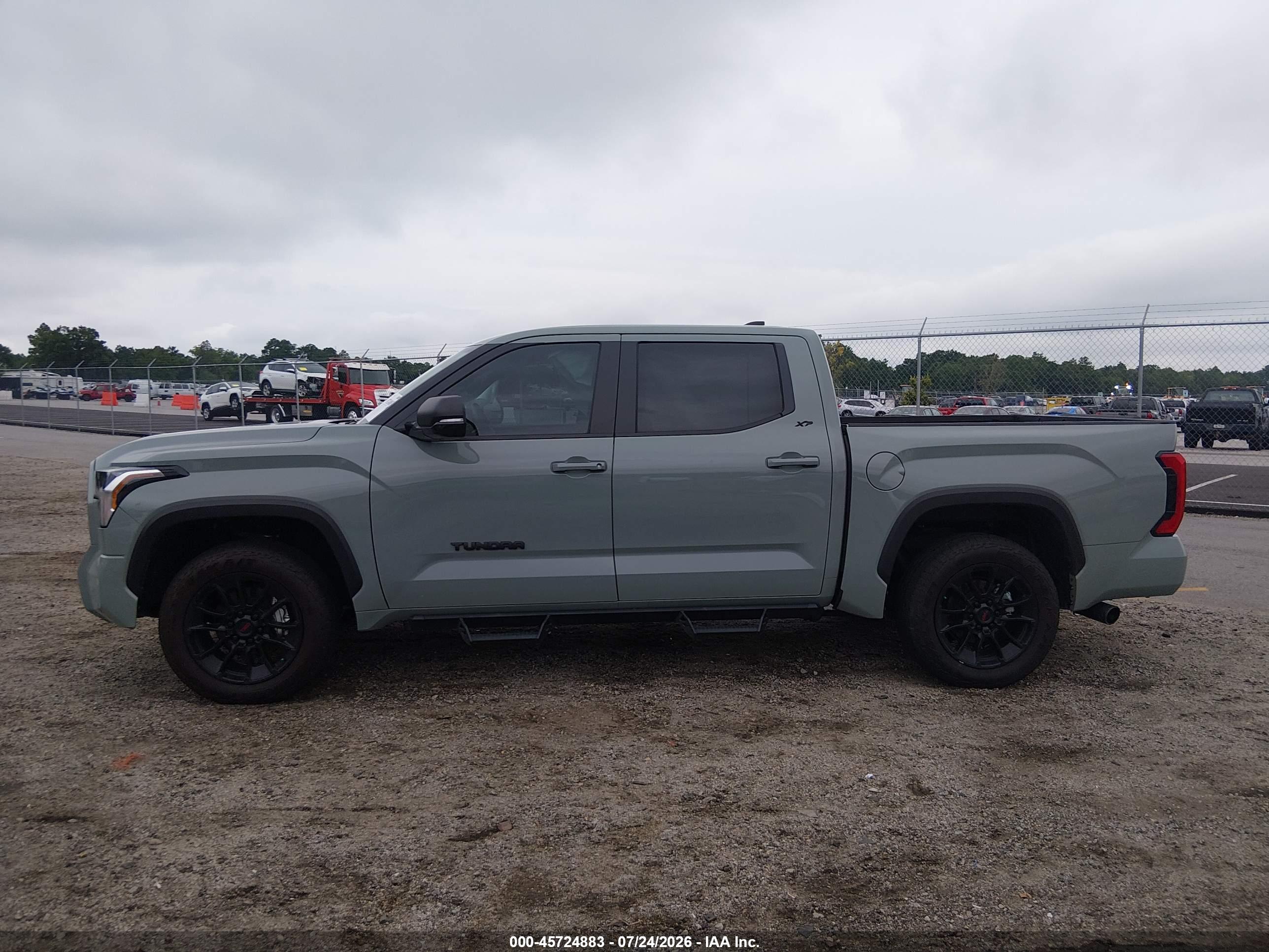 2025 TOYOTA TUNDRA SR5