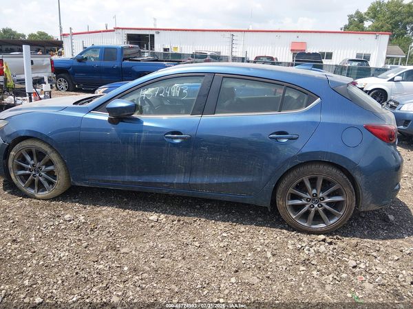 2018 MAZDA MAZDA3 TOURING