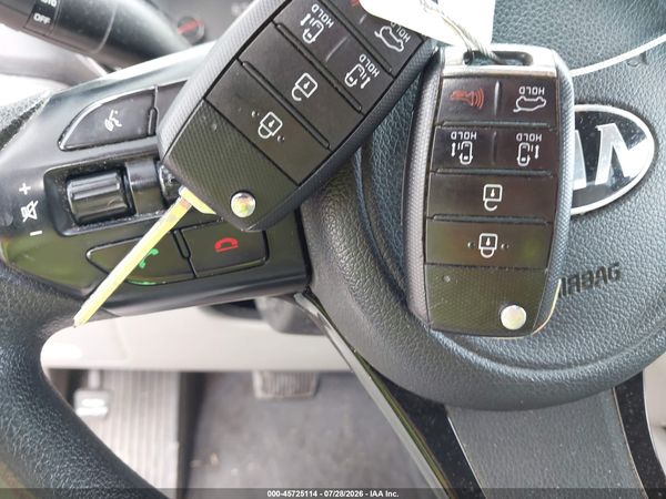 2016 KIA SEDONA LX