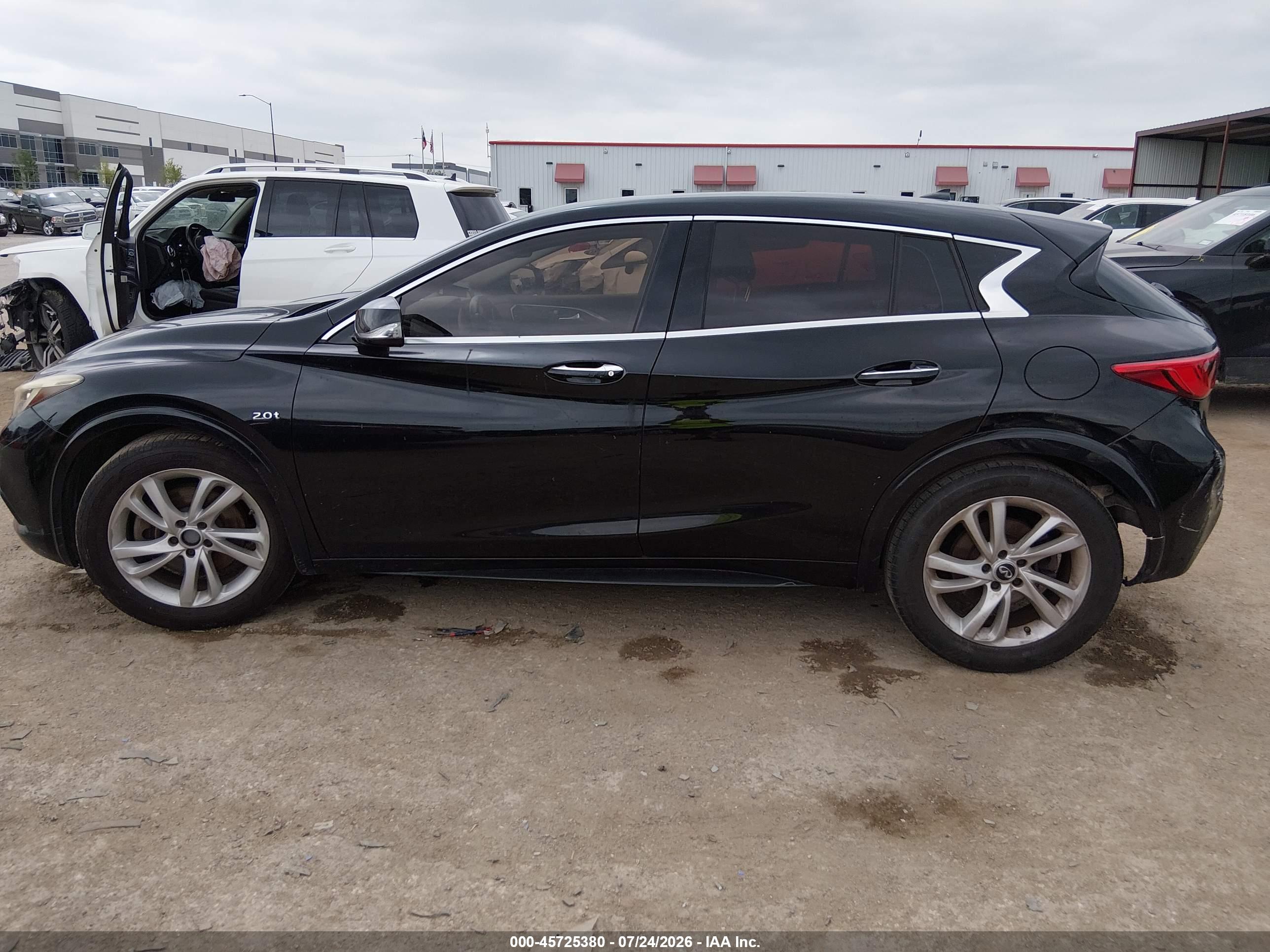 2018 INFINITI QX30 LUXURY