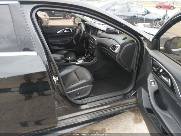 2018 INFINITI QX30 LUXURY