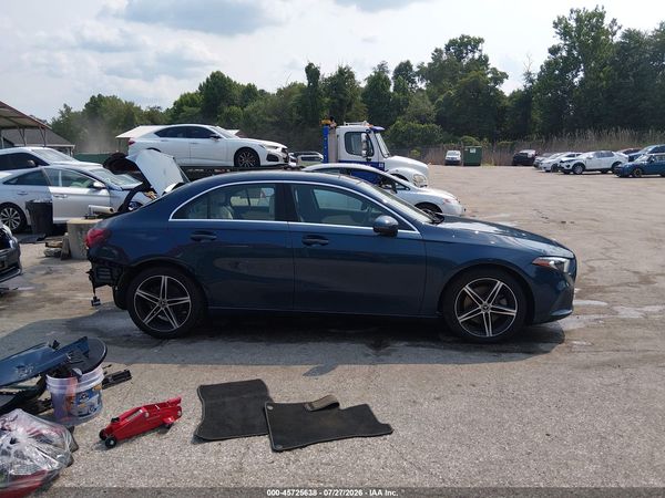 2022 MERCEDES-BENZ A 220 A220