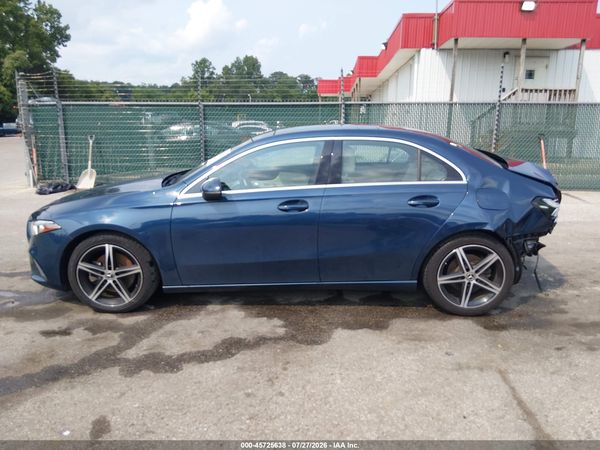 2022 MERCEDES-BENZ A 220