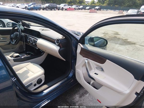 2022 MERCEDES-BENZ A 220 A220