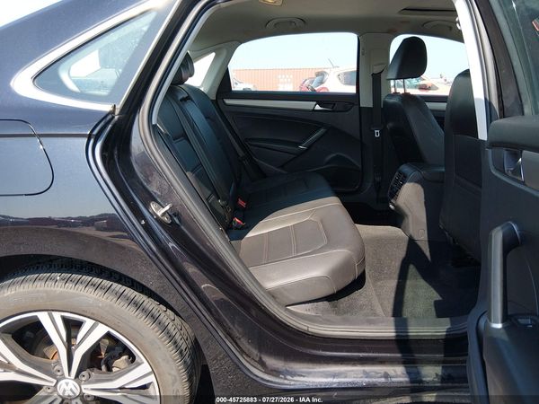 2021 VOLKSWAGEN PASSAT 2.0T SE — I8