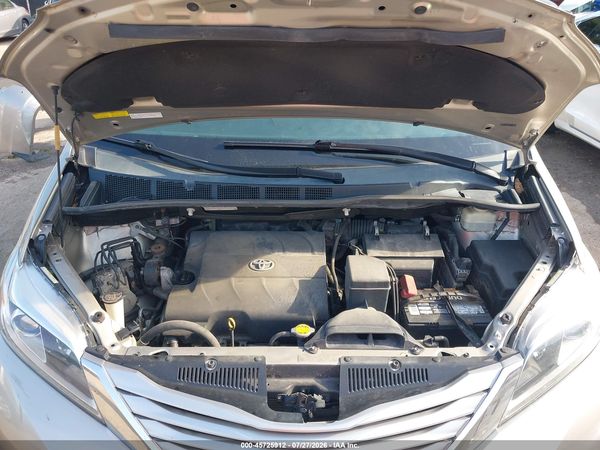 2015 TOYOTA SIENNA