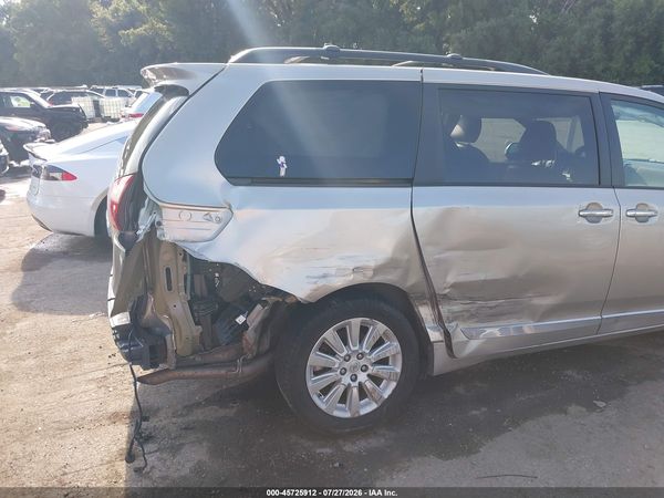 2015 TOYOTA SIENNA