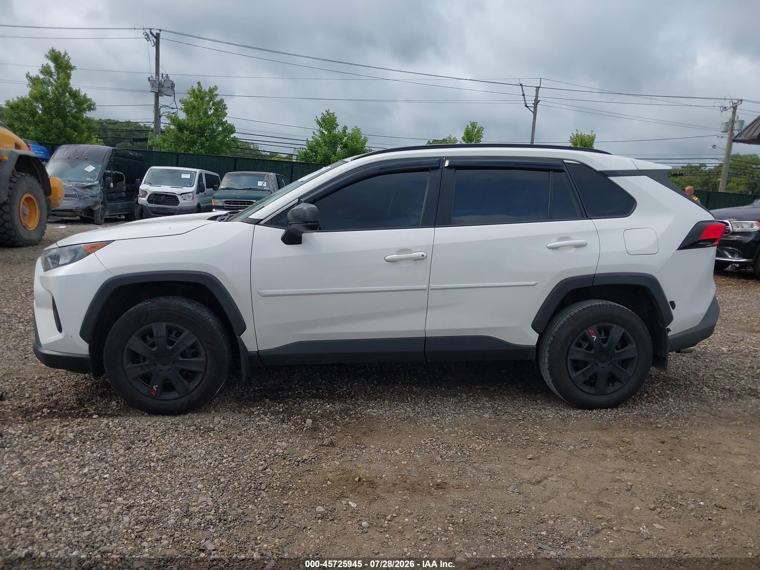 2020 TOYOTA RAV4 LE