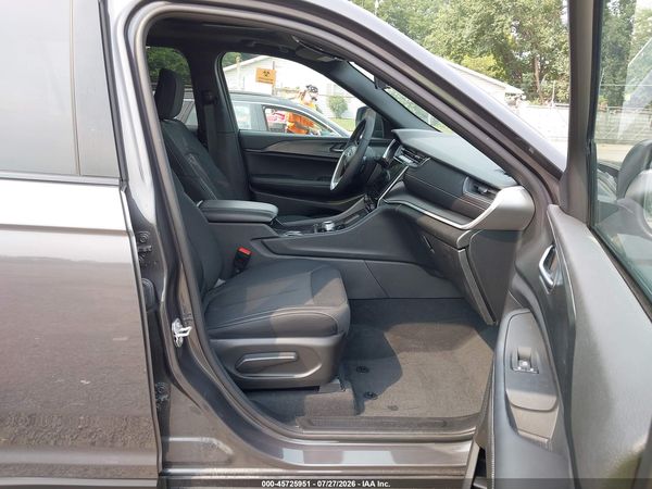 2025 JEEP GRAND CHEROKEE L LAREDO X 4X4