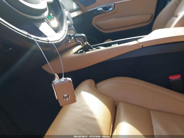 2020 VOLVO XC90