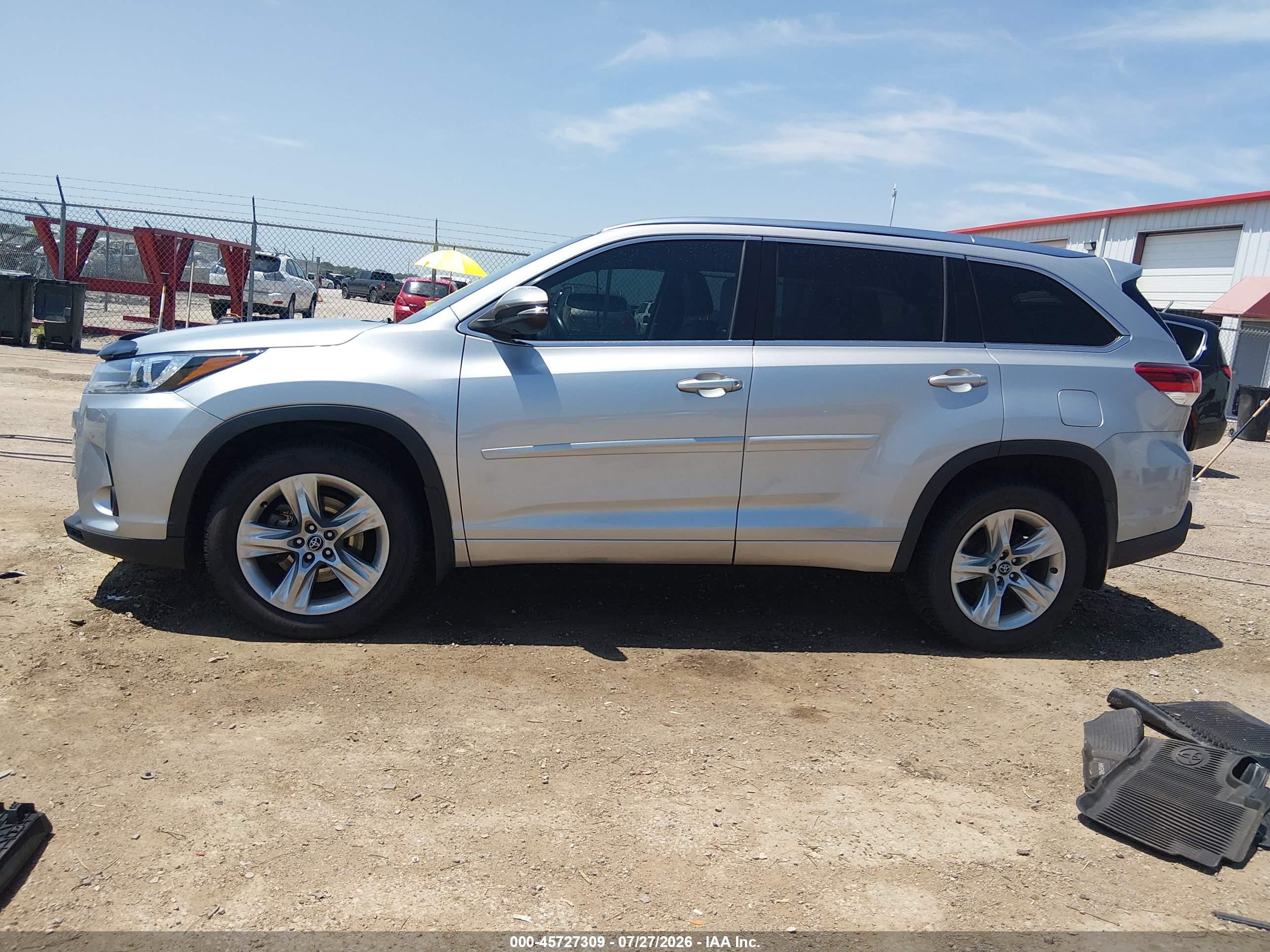 2017 TOYOTA HIGHLANDER LIMITED