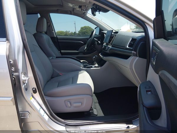 2017 TOYOTA HIGHLANDER LIMITED