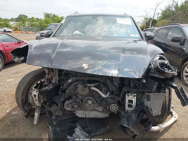 2019 PORSCHE CAYENNE