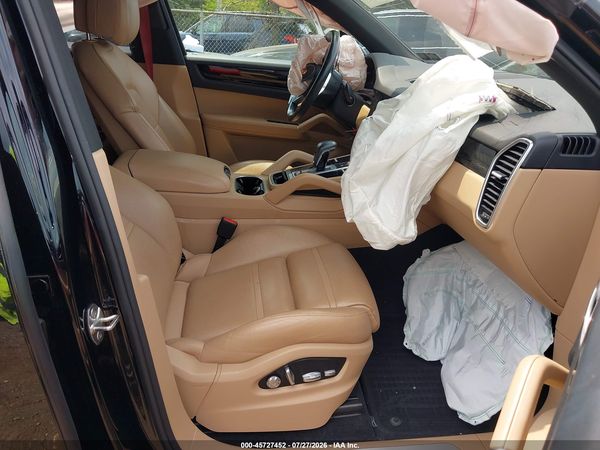 2019 PORSCHE CAYENNE