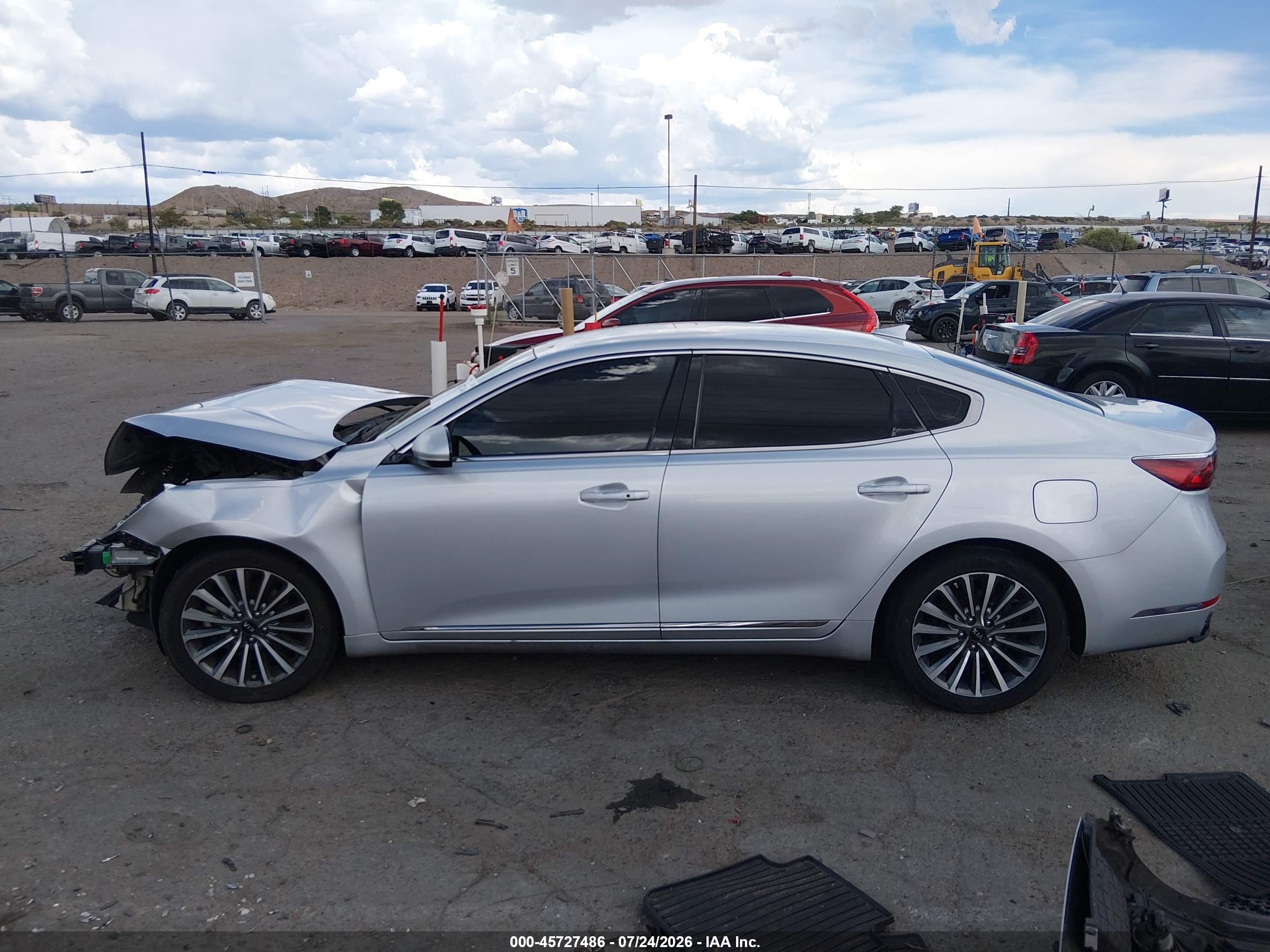2018 KIA CADENZA PREMIUM