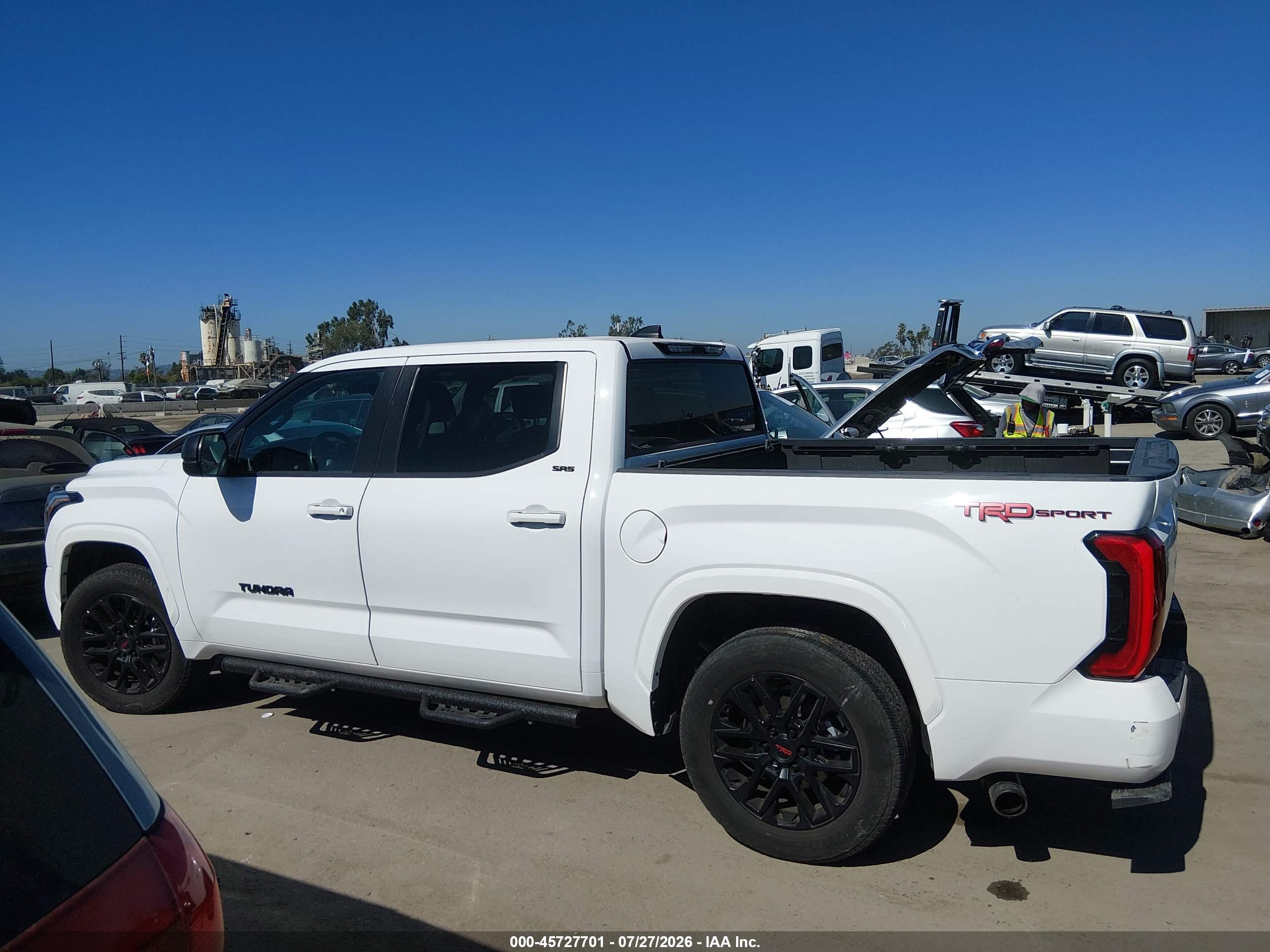 2024 TOYOTA TUNDRA SR5