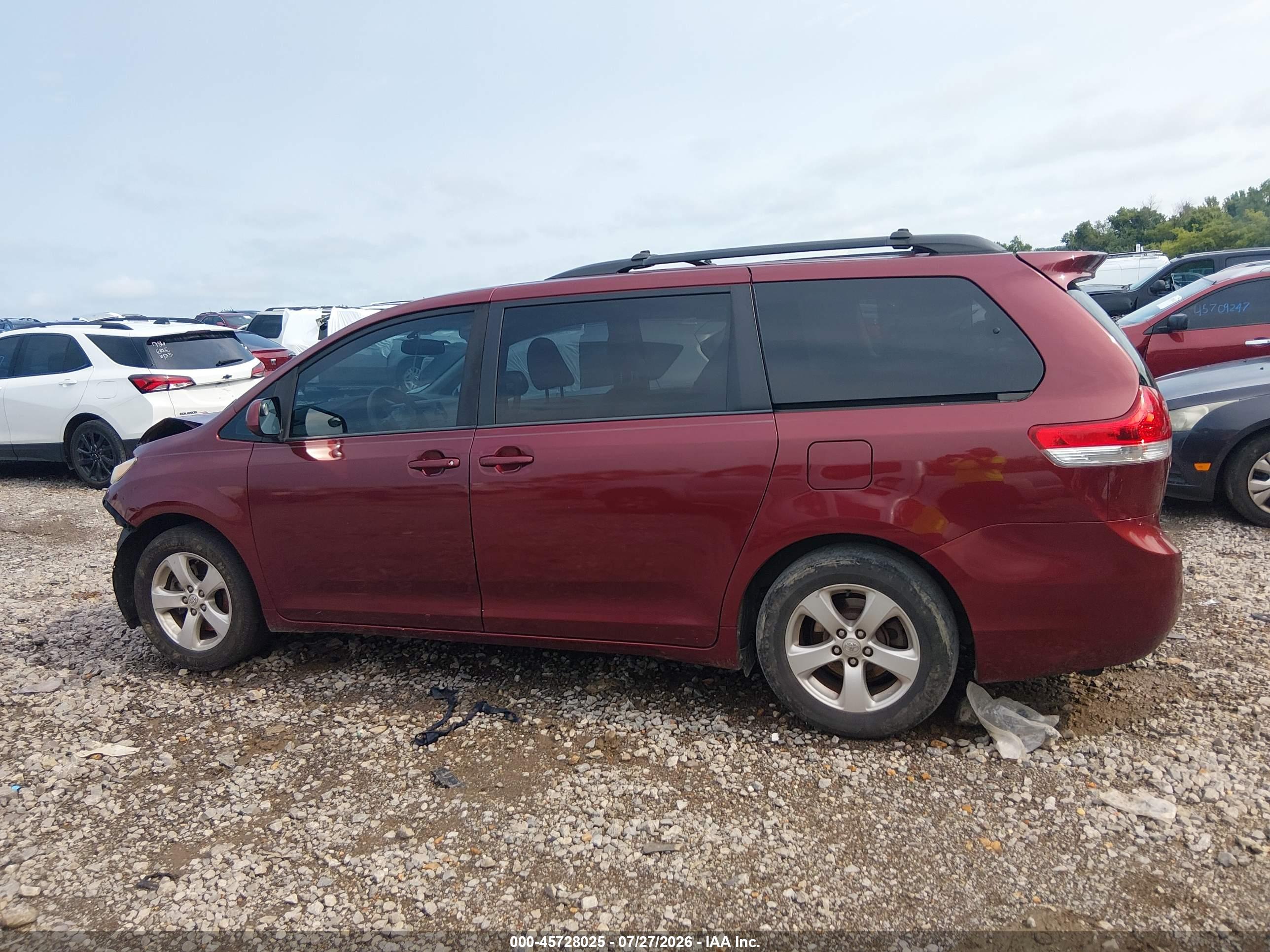 2014 TOYOTA SIENNA LE V6 8 PASSENGER