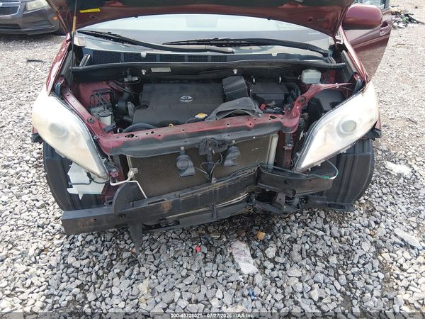 2014 TOYOTA SIENNA LE V6 8 PASSENGER