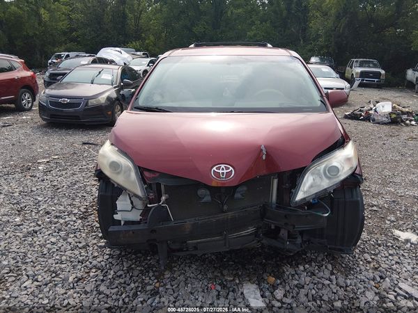 2014 TOYOTA SIENNA LE V6 8 PASSENGER