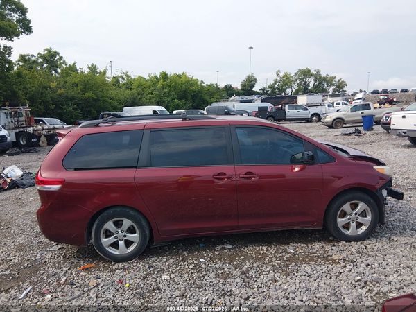 2014 TOYOTA SIENNA LE V6 8 PASSENGER