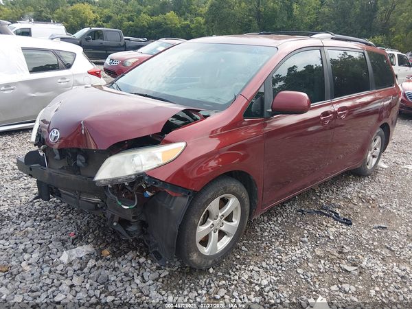 2014 TOYOTA SIENNA LE V6 8 PASSENGER