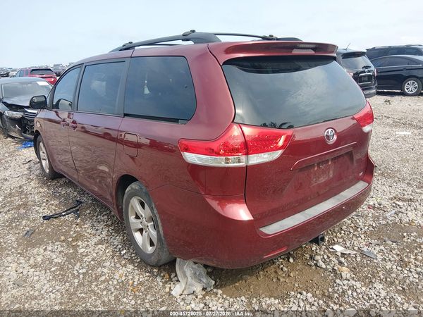 2014 TOYOTA SIENNA LE V6 8 PASSENGER