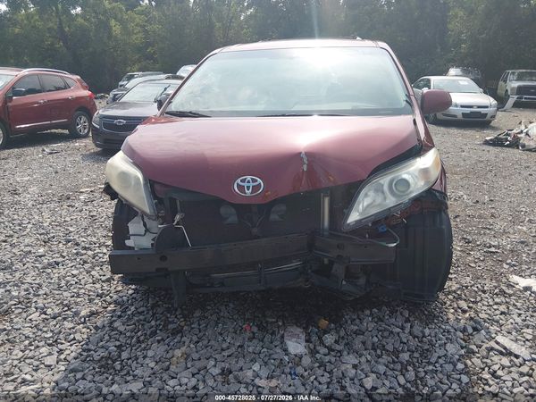 2014 TOYOTA SIENNA LE V6 8 PASSENGER