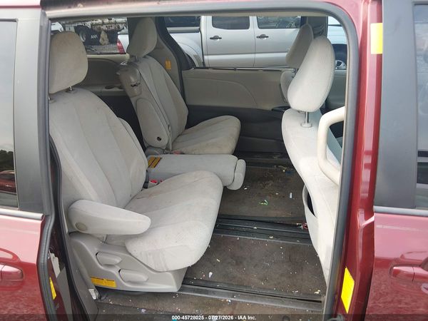 2014 TOYOTA SIENNA LE V6 8 PASSENGER