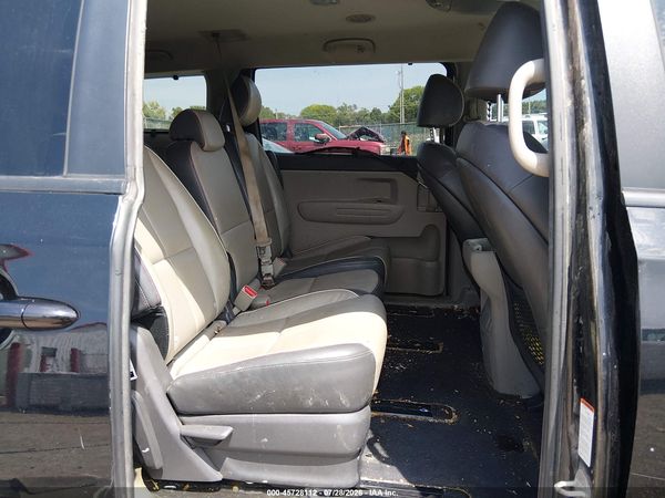 2017 KIA SEDONA LX