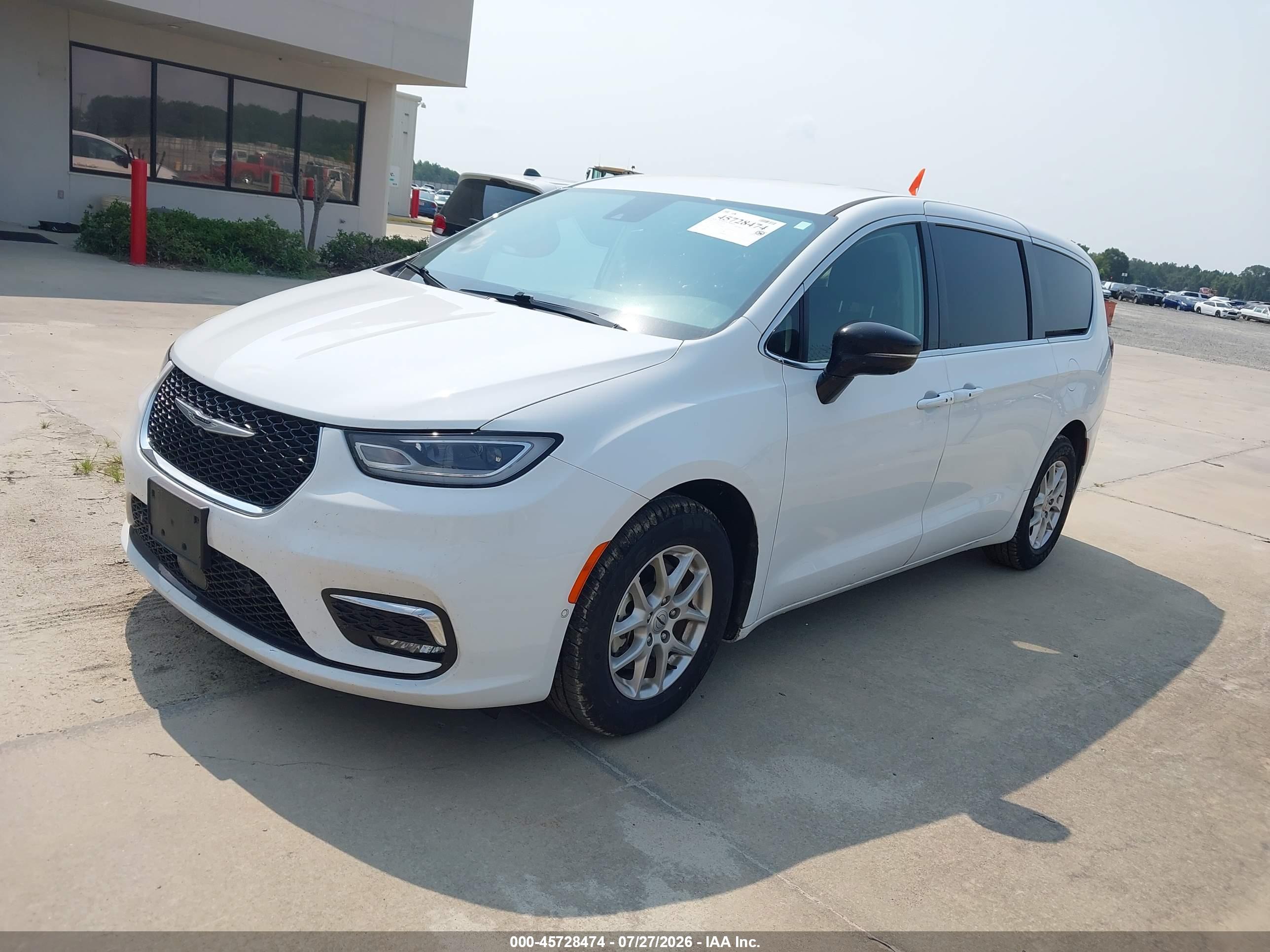 2024 CHRYSLER PACIFICA TOURING L — I2