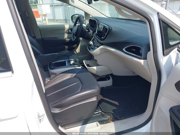 2024 CHRYSLER PACIFICA TOURING L — I5