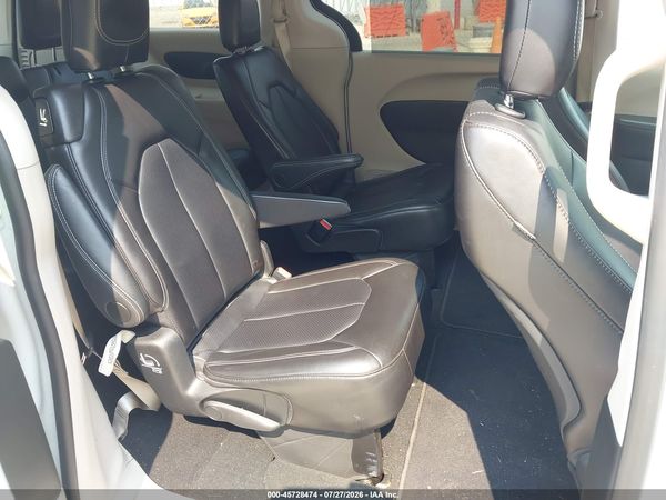 2024 CHRYSLER PACIFICA TOURING L — I8
