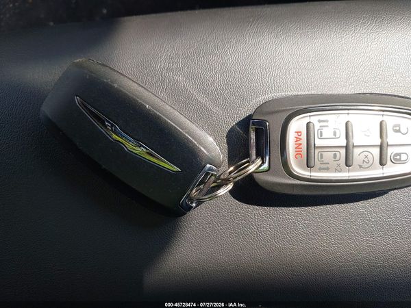 2024 CHRYSLER PACIFICA TOURING L — I11