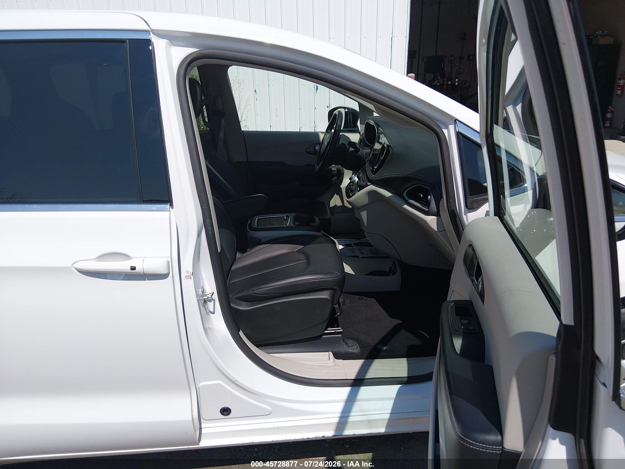 2024 CHRYSLER PACIFICA TOURING L