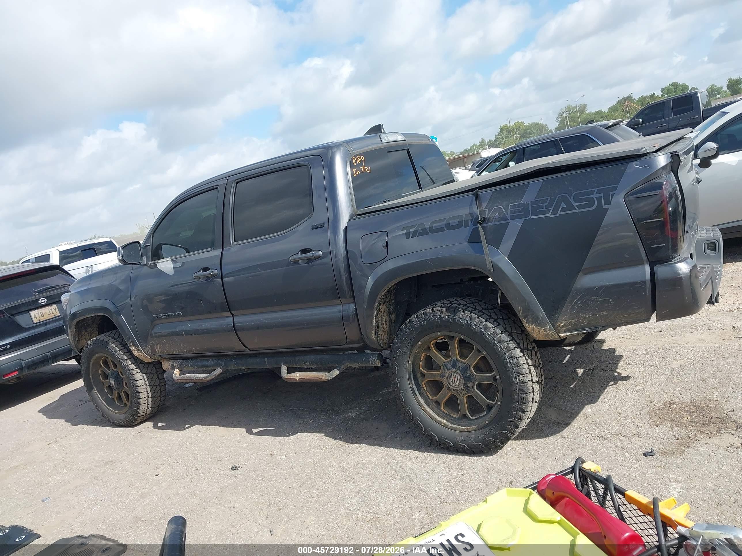 2022 TOYOTA TACOMA SR5 V6