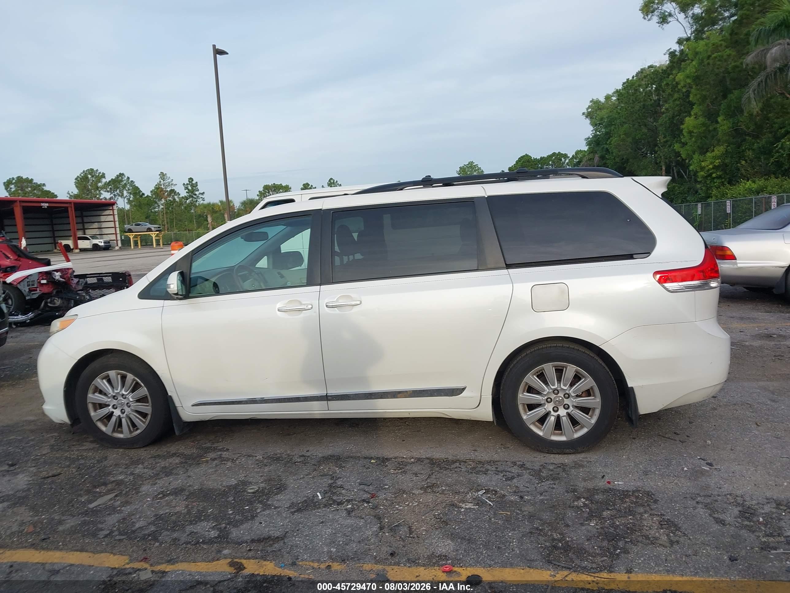 2014 TOYOTA SIENNA LIMITED V6 7 PASSENGER