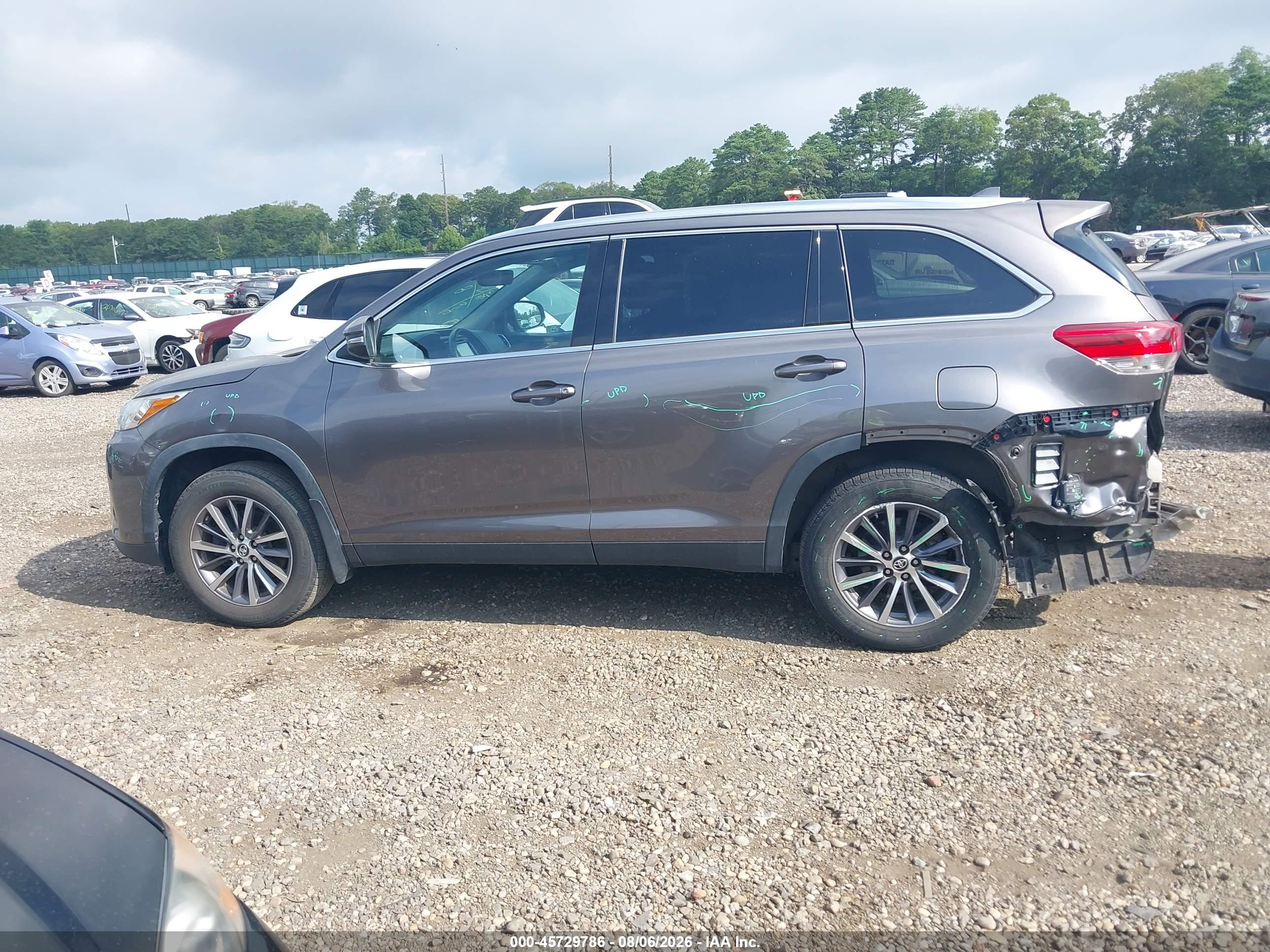2019 TOYOTA HIGHLANDER XLE